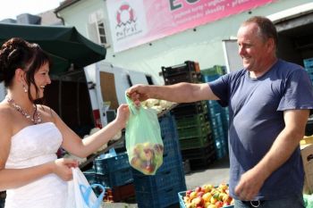 Rozmarné léto Plzeňské farmářské trhy první srpnovou sobotu neovlivnilo